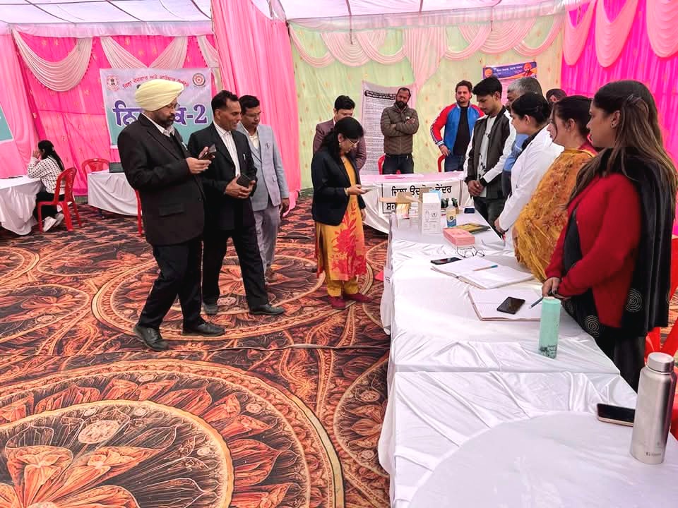 स्वास्थ्य विभाग ने जिला स्तरीय मेगा कैंप के दौरान चिकित्सा शिविर का आयोजन किया